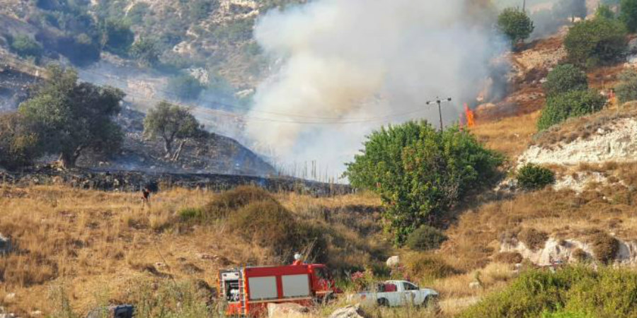 Υπό μερικό έλεγχο η πυρκαγιά στην Πάφο - Eπίγειες και εναέριες δυνάμεις στην περιοχή - ΦΩΤΟΓΡΑΦΙΑ 